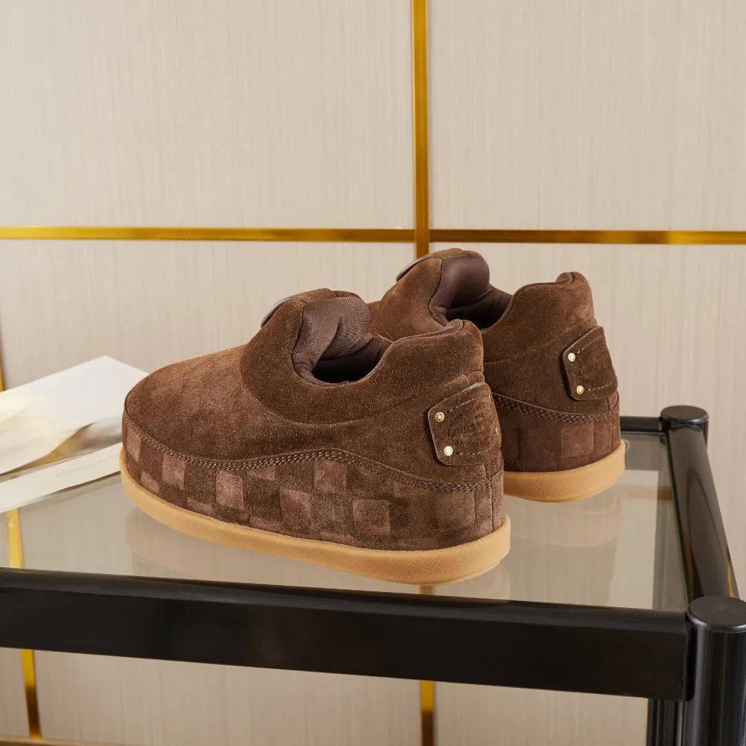 💰💰💰 660 hot style 🆕🆕🆕𝙇𝙑🔥New models are on the shelves🔥 Louis Vuitton 25ss, LV co-branded nigo YETI Fat Ding is ugly and cute, many Internet celebrities have put it on the show, a classic and versatile item. Fabric: imported high mercerized cowhide suede. Lining: High-grade elastic mesh, original molded outsole. Size: women's clothing, 35-41 (customized for women's 40 and 41), men's clothing 39-46 (customized for 45-46)